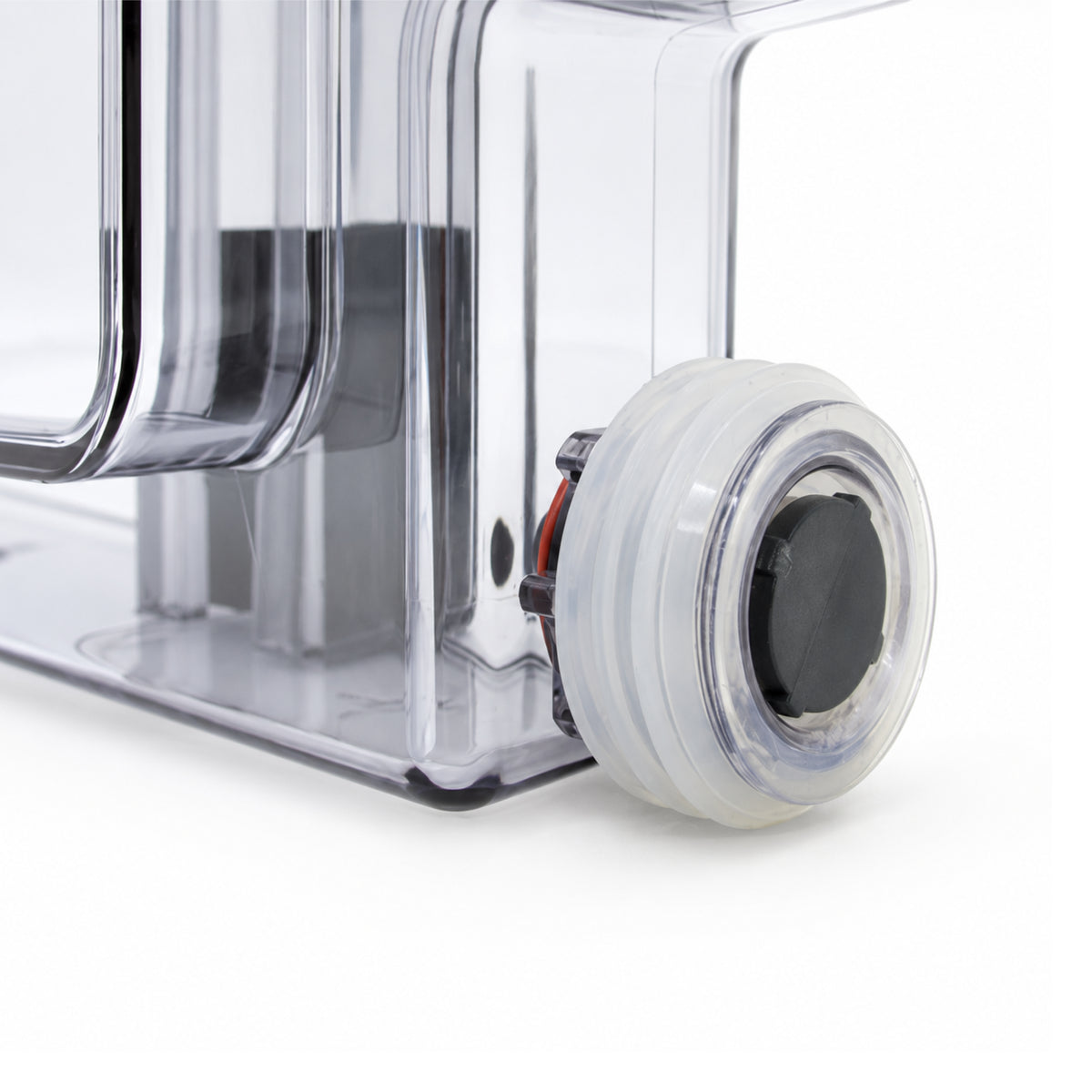Detailaufnahme des Auslassventils und Anschlusses am De’Longhi Wassertank AS13200251